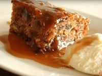 Photo de la Recette: Gâteau aux Dattes Nappé d'une Sauce au Caramel