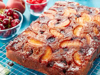 Photo de la Recette: Gâteau Renversé aux Pêches Fraîches et aux Cerises