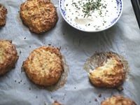 Photo de la Recette: GALETTES DE POMMES DE TERRE, RICOTTA & YOGOURT AU MIEL