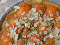 Photo de la Recette: La tarte Abricots/Romarin — Recette estivale à Déguster au Soleil