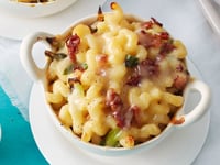 Photo de la Recette: MACARONI AU FROMAGE, AU BACON ET AUX OIGNONS GRILLÉS