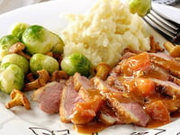 Photo de la Recette: MAGRET DE CANARD CROUSTILLANT, SAUCE PAMPLEMOUSSE AU MIEL