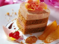 Photo de la Recette: Millefeuille de Foie Gras au Pain D’épices, Poires Caramélisées et Confit D’oignons