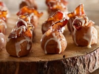 Photo de la Recette: Mini Beignets Glacées à L'érable et Bacon Caramélisé