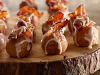 Photo de la Recette: Mini Beignets Glacées à L'érable et Bacon Caramélisé