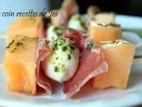 Photo de la Recette: Mini-Brochettes de Cantaloup Bocconcinis et Prosciutto