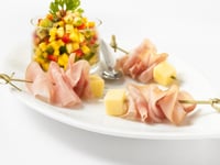 Photo de la Recette: Mini Brochettes de Jambon et Fromage avec Salsa aux Fruits