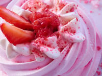 Photo de la Recette: Mini-Pavlovas toutes Roses et Éclats de Pralines 