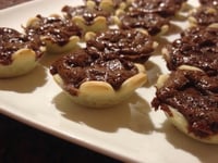 Photo de la Recette: Mini Tartelettes Fleurs Nutella Poires