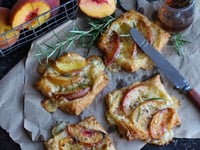 Photo de la Recette: Minifeuilletés aux Nectarines et au Brie