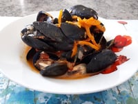 Photo de la Recette: Moules Tomates et Piments à ma Façon!