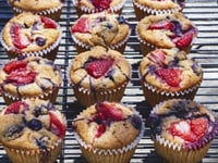 Photo de la Recette: Muffins aux Petits Fruits et au Sirop D'érable