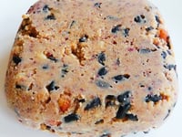 Photo de la Recette: Nourrir les Oiseaux avec un Gâteau de Graisse de Suif fait Maison