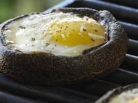 Photo de la Recette: Œufs Grillés dans des Champignons Portobellos