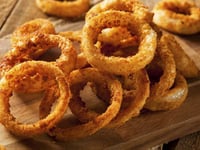 Photo de la Recette: Beignets D’Oignons, Sauce Tartare à la Ciboulette