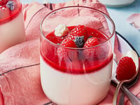 Photo de la Recette: Panna Cotta à l’eau de Rose et Coulis de Framboise