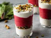 Photo de la Recette: Parfait au Yogourt avec Betteraves Grillées et Fêta