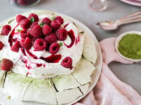 Photo de la Recette: Pavlova au Thé Matcha et Framboises