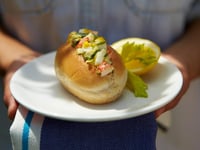 Photo de la Recette: Petits Pains Fourrés au Homard et aux Oeufs