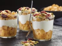 Photo de la Recette: PETITS POTS DE POMMES A LA CANNELLE ET MUESLI MAISON