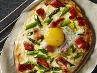 Photo de la Recette: Pizza Asperges et Prosciutto avec un Oeuf