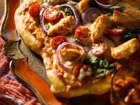 Photo de la Recette: Pizza au Poulet au Beurre Parfaite pour Deux