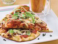 Photo de la Recette: PIZZA AUX SAUCISSES ITALIENNES SUR PAIN NAAN
