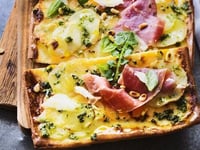 Photo de la Recette: Pizza Pomme de Terre et Butternut, Parme et Pesto Cresson-Basilic