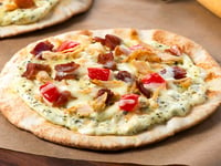 Photo de la Recette: Pizzas sur Pita au Poulet et aux Épinards