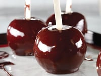 Photo de la Recette: POMMES D’AMOUR AU CARAMEL DE VIN ROUGE