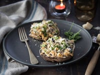 Photo de la Recette: Portobellos Farcis aux Fusillis avec Sauce Blanche à Base de Yagourt  Fromage et Brocoli