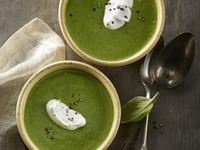 Photo de la Recette: POTAGE AUX ÉPINARDS ET AU BASILIC, PARFUMÉ AU YOGOURT DE CHÈVRE LIBERTÉ