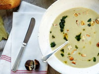 Photo de la Recette: POTAGE DE TOPINAMBOURS, CHOU-FLEUR ET MARRONS AVEC CROÛTONS AUX HERBES FRAÎCHES