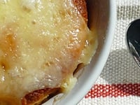 Photo de la Recette: POUDING CHÔMEUR À L'ÉRABLE GRATINÉ AU CHEDDAR PERRON 2 ANS