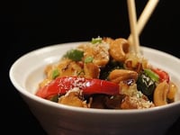 Photo de la Recette: POULET À L’ANANAS ET NOIX DE CAJOU