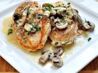 Photo de la Recette: POULET AVEC SAUCE A LA CREME ET AU VIN BLANC