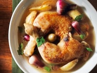 Photo de la Recette: POULET ET POMMES DE TERRE GRELOTS DU PAYSAN À L’ÉTOUFFÉE