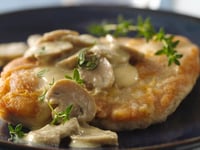 Photo de la Recette: Poulet Nappé de Sauce aux Champignons à la Dijonnaise