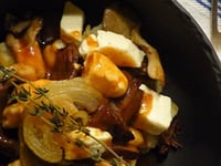 Photo de la Recette: POUTINE DE GNOCCHIS, EFFILOCHÉ DE BOEUF ET BRINS DE GOUDA BERGERON