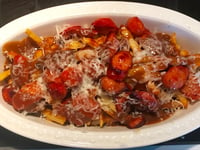 Photo de la Recette: Poutine Saucisse Sauce Sriracha