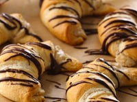 Photo de la Recette: Croissants au Beurre D'arachides et aux Grains de Chocolat au Lait