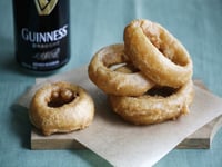 Photo de la Recette: Rondelles D'oignon Stout-Battues St-Patrick