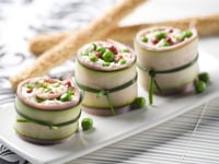 Photo de la Recette: Roulés de Courgettes au Jambon, Fromage Frais et Pois Croquants