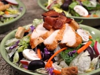 Photo de la Recette: Salade au Poulet avec Vinaigrette Balsamique Bloody Mary