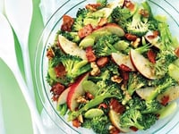 Photo de la Recette: Salade Brocoli Pommes et Bacon avec sa Vinaigrette aux Noix