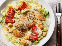 Photo de la Recette: Salade César au Poulet Croustillant