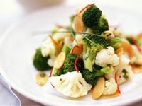 Photo de la Recette: Salade de Brocoli et Chou-Fleur aux Amandes