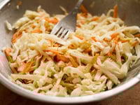 Photo de la Recette: Salade de Chou (Coleslaw) Mi-Crémeuse Mi-Traditionnelle