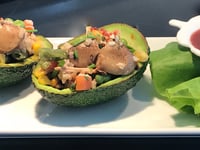 Photo de la Recette: Salade de Couscous et Légumes Servi dans un Avocat