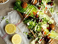 Photo de la Recette: Salade de Falafels, Vinaigrette au Tahini